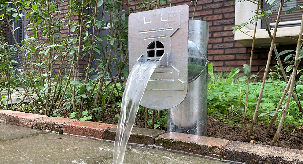 bu-hwa waterspuwer toren met brug